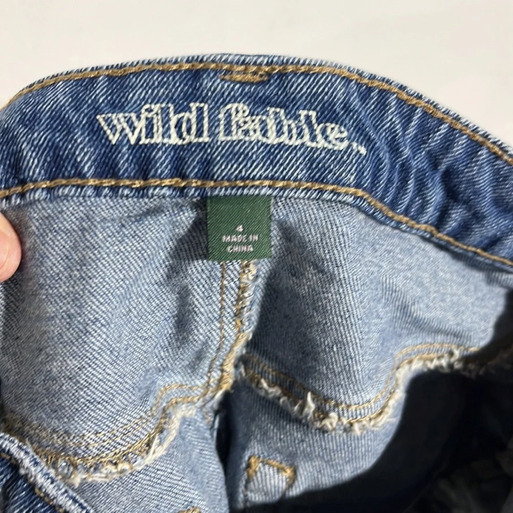 Wild Fable Medium Wash Distressed Denim Skirt Size 4 - Picture 7 of 8